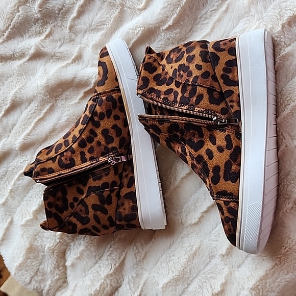 WOMEN'S 7.5 (40) TIGER PRINT ZIP-UP ANKLE BOOTS NWOT. - Picture 4 of 8